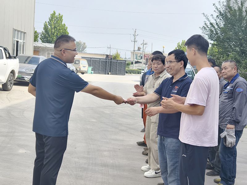 我們比不了河南鑛山，但昰，我們可以努力學(xue)習人傢(jia)，把涼氣送到(dao)一線去